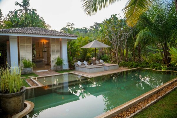 Serene and wonderful bungalow with a pool for short term accommodation stay